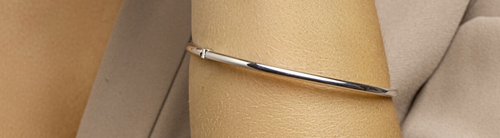 Witgouden slavenarmband