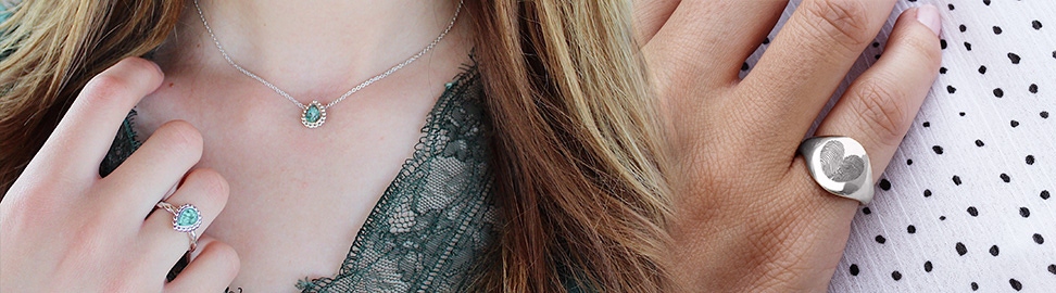 Zilveren gedenksieraden