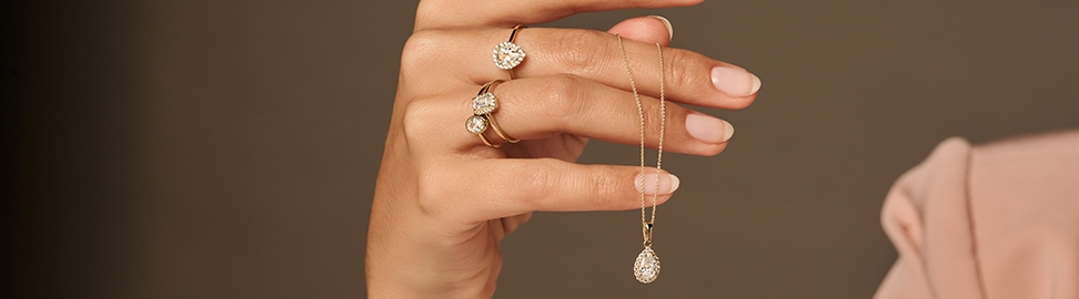 Gouden sieraden met zirkonia