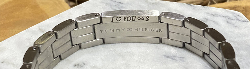 Zilveren sieraad graveren