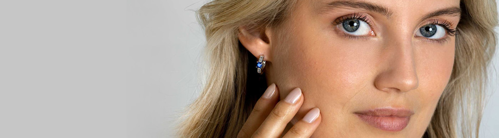 Zilveren sieraden met blauwe steen