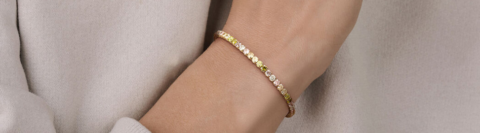 Zilveren sieraden met meerkleurige steen