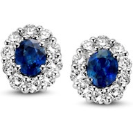 OP216616 14 karaat witgouden oorknopjes met saffier en 068 ct diamant