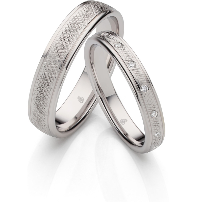 rauschmayer 03043-35-50 14k gouden trouwringen met 0,1125 ct diamant